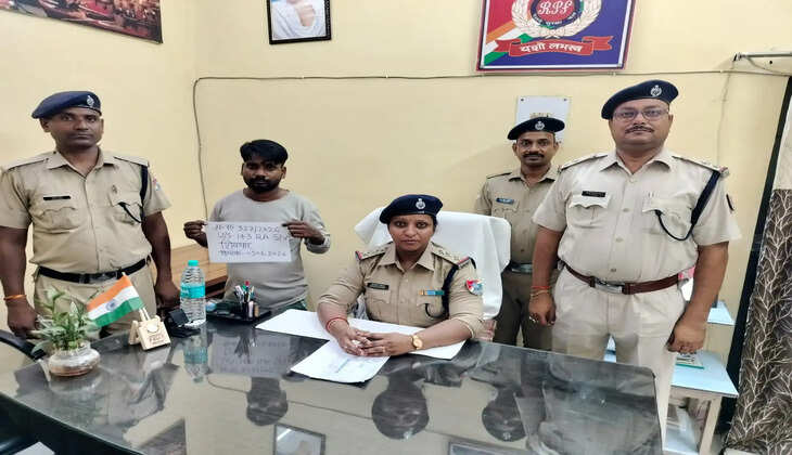 जरूरतमंद यात्रियों से 500 रुपये तक अतिरिक्त वसूलकर बेचता था तत्काल टिकट
