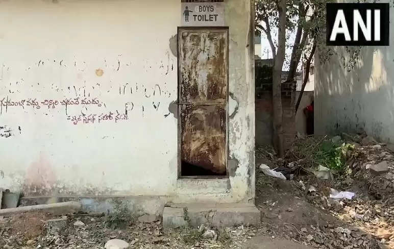 Saroornagar Government Junior College: इस कॉलेज के छात्र-छात्राओं को करना पड़ता है एक ही टॉयलेट का उपयोग, पानी का कनेक्शन भी नहीं
