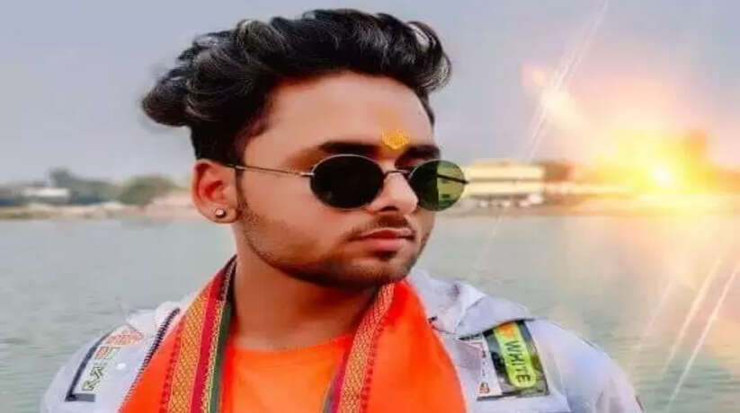 Varanasi News: बुझ गया घर का इकलौता चिराग, बाइक से लौट रहा था घर तभी ट्रक ने मारा टक्कर, परिवार में मचा कोहराम