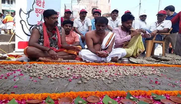 काशी में 10 हजार अजन्मी बेटियों के लिए हुआ पिंडदान, कन्या भ्रूण हत्या के खिलाफ दिया जागरूकता का संदेश