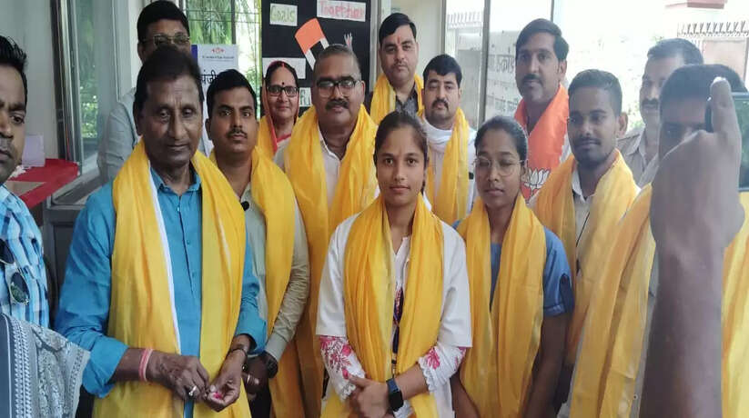 नेत्र परीक्षण शिविर में 122 लोगों की हुई निःशुल्क जांच,चयनित 12 मोतियाबिंद मरीजों का होगा मुफ्त लेंस प्रत्यारोपण