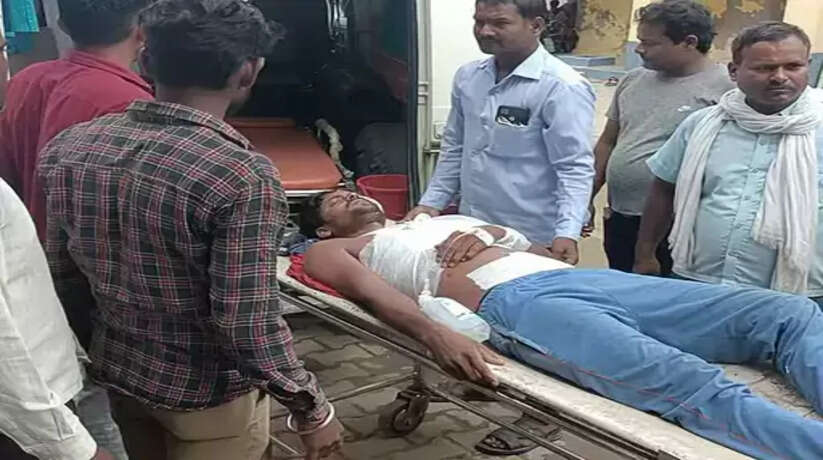 चंदौली में छात्रों के विवाद सुलझाने गए युवक पर धारदार चाकू से हमला, शरीर मे 11 जगह पर किया वार, हालत गंभीर