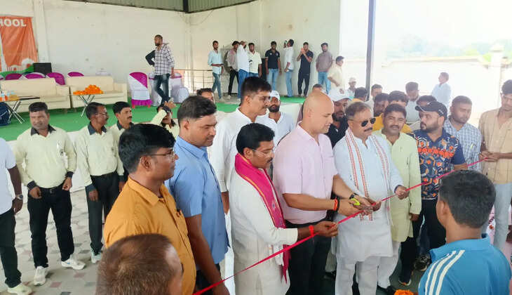 यूनिवर्सल पब्लिक स्कूल में कबड्डी प्रतियोगिता का आगाज, चंदौली ने सोनभद्र को दी मात