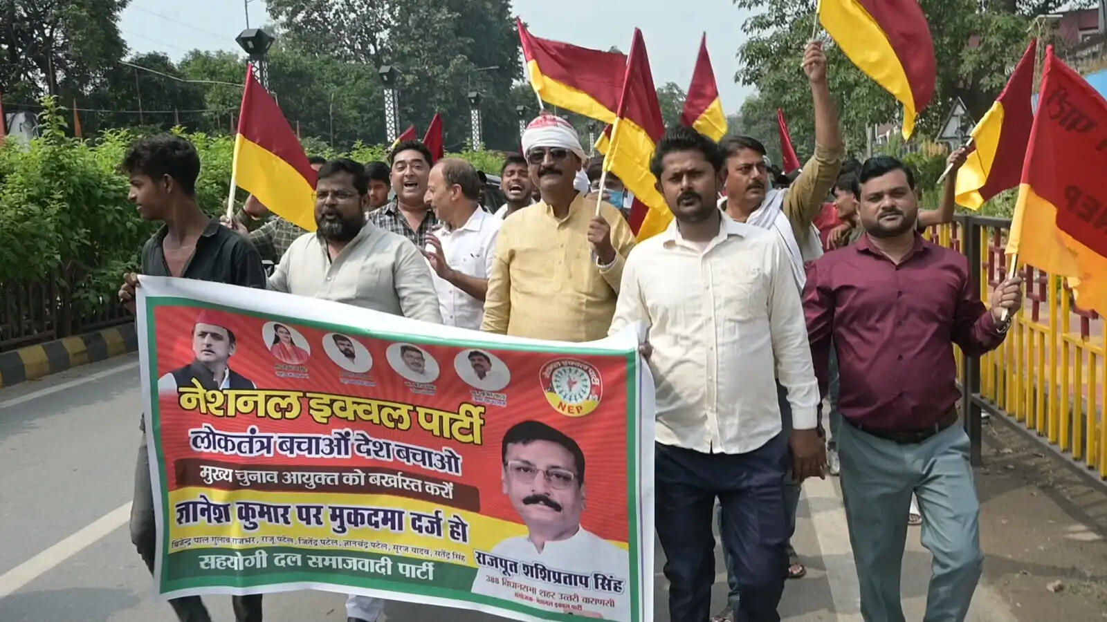 पार्टी के महासचिव एवं प्रवक्ता प्रकाश जायसवाल ने मतदाता सूची के विशेष गहन पुनरीक्षण (SIR) को लेकर भी सवाल उठाए। उन्होंने आरोप लगाया कि SIR के नाम पर विपक्ष से जुड़े मतदाताओं के नाम काटने का प्रयास किया जा रहा है। जायसवाल ने निर्वाचन आयोग की कार्यप्रणाली पर सवाल उठाते हुए आयोग को राजनीतिक दबाव में काम करने का आरोप लगाया।