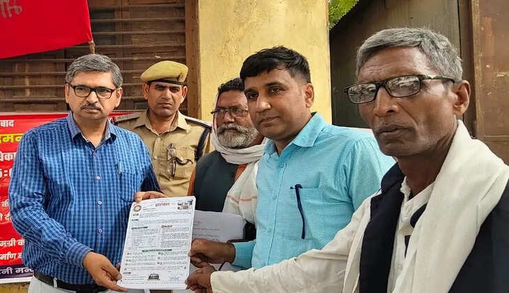 चंदौली में किसानों और ग्रामीणों की आवाज बुलंद, प्रशासन को सौंपा ज्ञापन