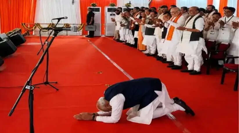 PM मोदी का बंगाल की जनता को दंडवत प्रणाम
