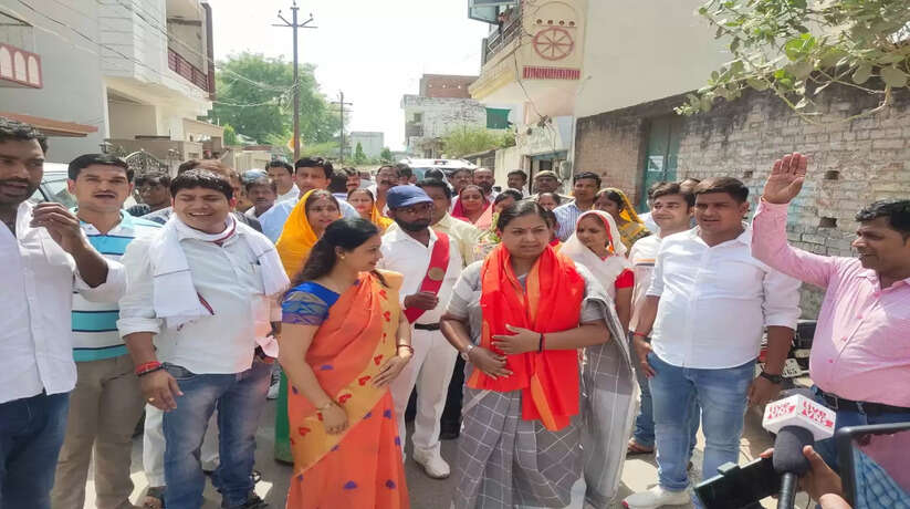 वाराणसी में महापौर ने किया वरुणापार जोन क्षेत्रों का निरीक्षण