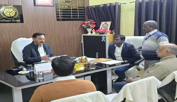 यूपी परिवहन आयुक्त ने परिवहन कार्यालय चन्दौली का किया औचक निरीक्षण  