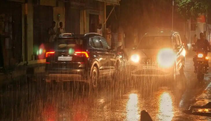 वाराणसी में अचानक बदला मौसम, तेज हवा और गरज-चमक के साथ हुई बारिश