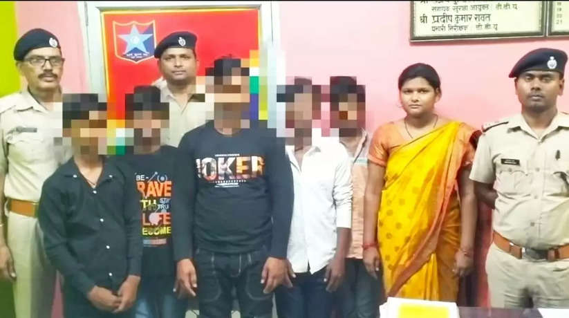 Chanduli News: पंडित दीनदयाल उपाध्याय नगर सियालदह अजमेर एक्सप्रेस से मानव तस्कर गिरफ्तार, 4 बच्चों को किया गया रेस्क्यू