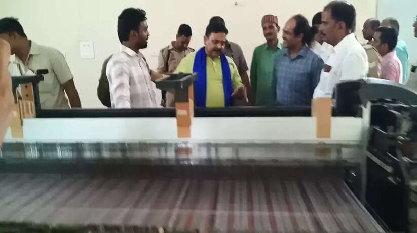 Varanasi News: राष्ट्रीय हथकरघा दिवस को आईआईएचटी परिसर चौकाघाट में हर्षोल्लास से मनाया गया