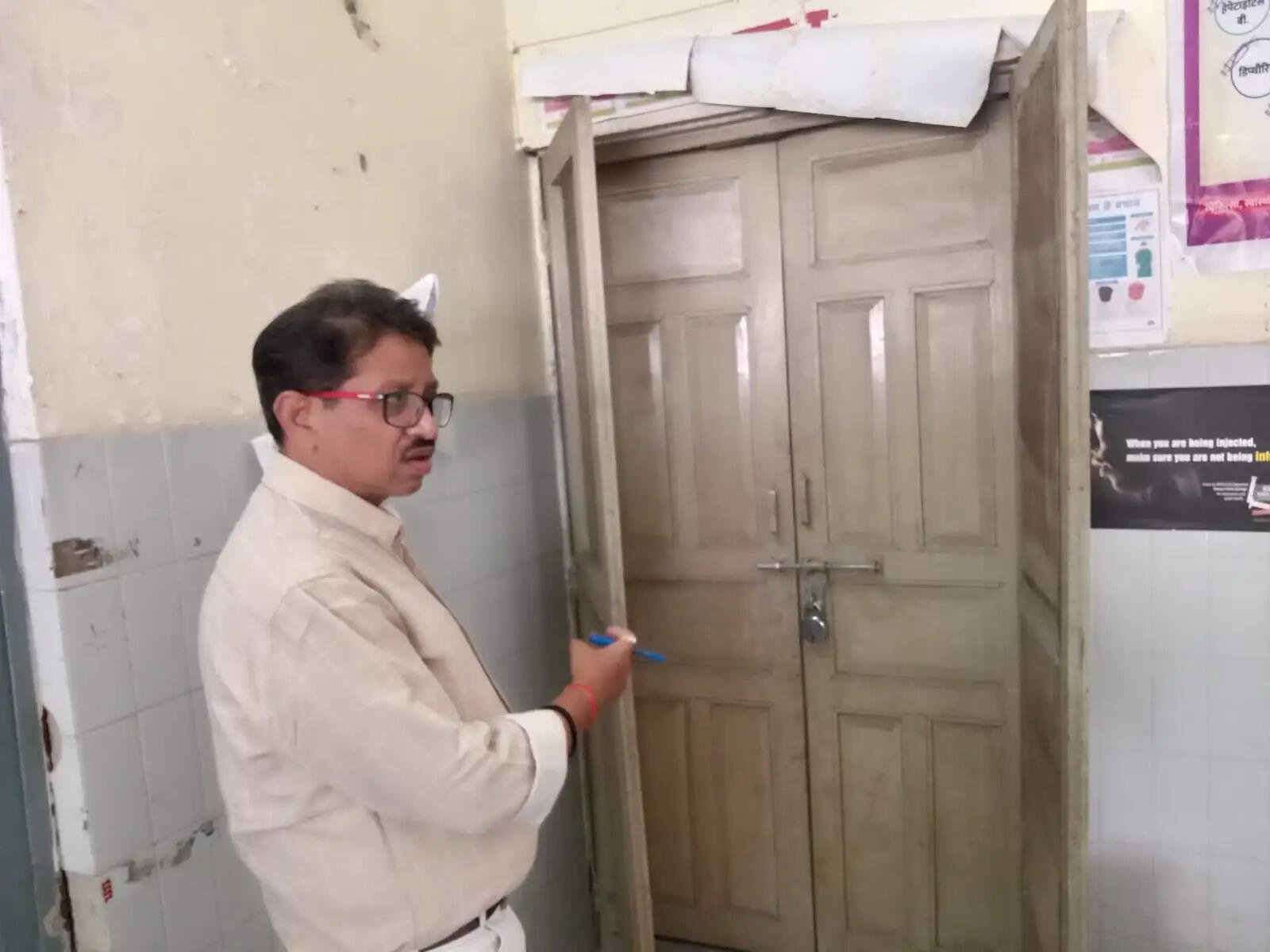 Varanasi News: स्वास्थ्य सेवाओं में सुधार को लेकर सीएमओ सख्त, औचक निरीक्षण में मिलीं कई खामियां