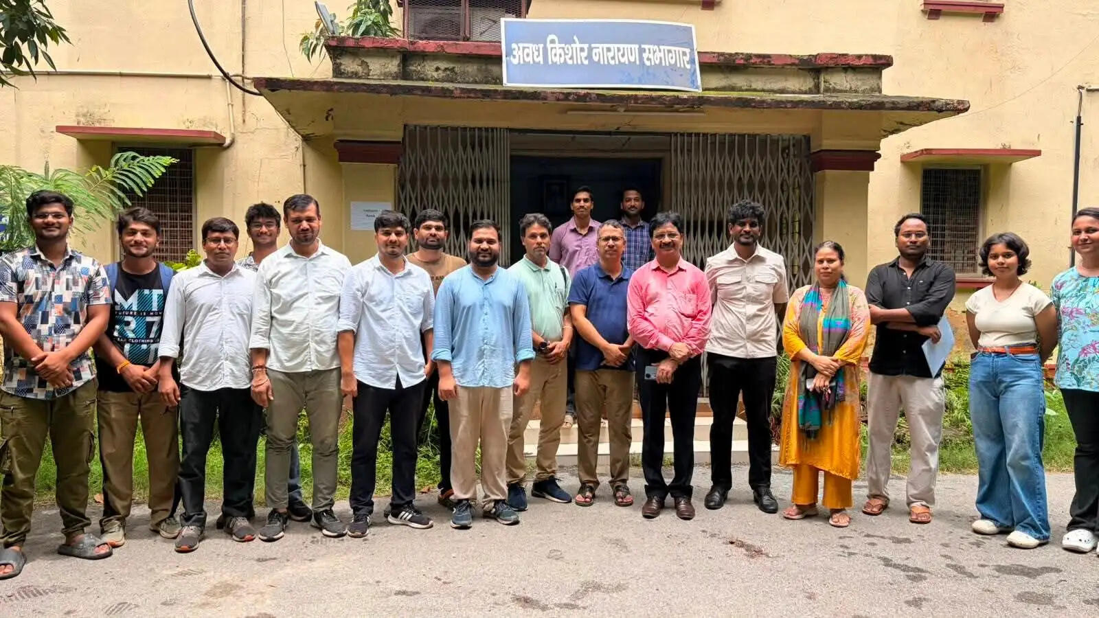 शोधकर्ताओं का विशेष ध्यान इस बात पर रहेगा कि राजघाट के इस मानव अवशेष का आनुवंशिक संबंध राखीगढ़ी (हड़प्पा सभ्यता) से प्राप्त मानव कंकालों से कितना मिलता-जुलता है। इससे सिंधु घाटी और गंगा घाटी की प्राचीन आबादियों के बीच संबंधों पर नई वैज्ञानिक जानकारी मिल सकती है।