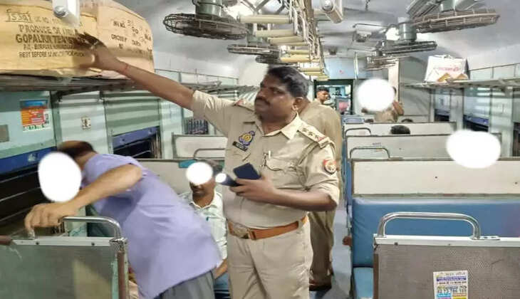 Chandauli News: चन्दौली में अवैध शराब के विरुद्ध रेलवे स्टेशनों पर चलाया गया विशेष चेकिंग अभियान