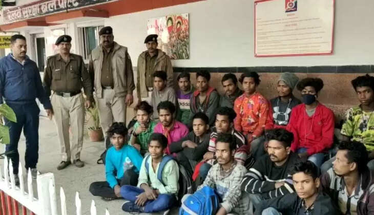 Chandauli News:&nbsp;आरपीएफ ने डीडीयू जंक्शन से 11 नाबालिगों सहित उड़ीसा के 21 बच्चों को किया रेस्क्यू, वाराणसी में बंधुआ मजदूरी बनाकर करा जाता था काम