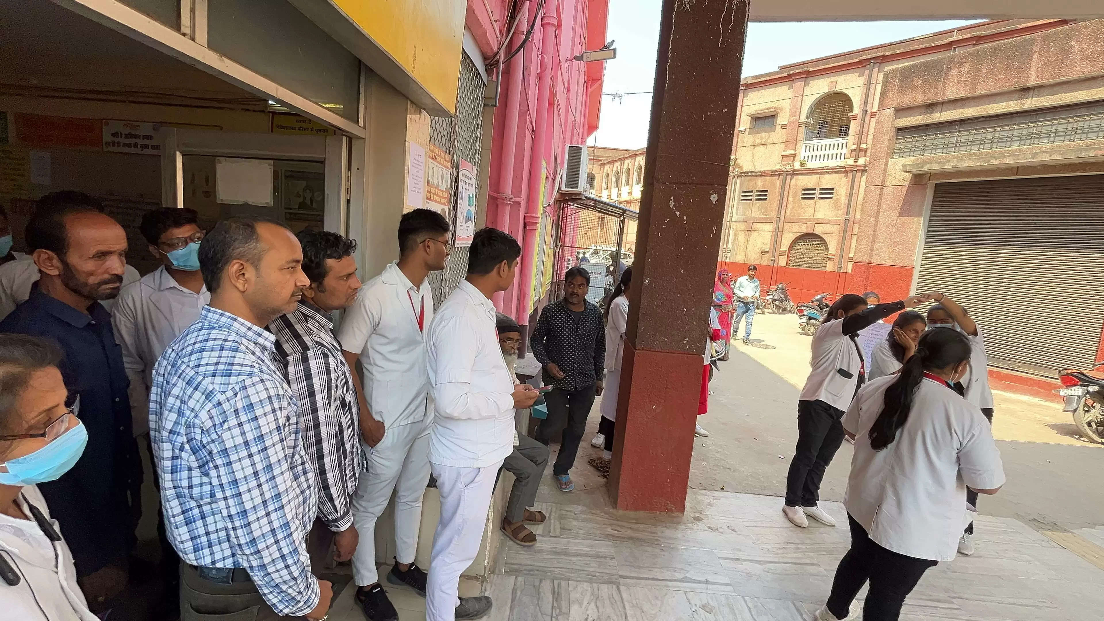 Varanasi News: वाराणसी में कबीरचौरा अस्पताल में टीबी जागरुकता कार्यक्रम का किया गया आयोजन