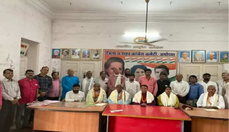 Ayodhya News: कांग्रेस कार्यकर्ताओं ने शिक्षकों को सम्मानित कर मनाया शिक्षक दिवस