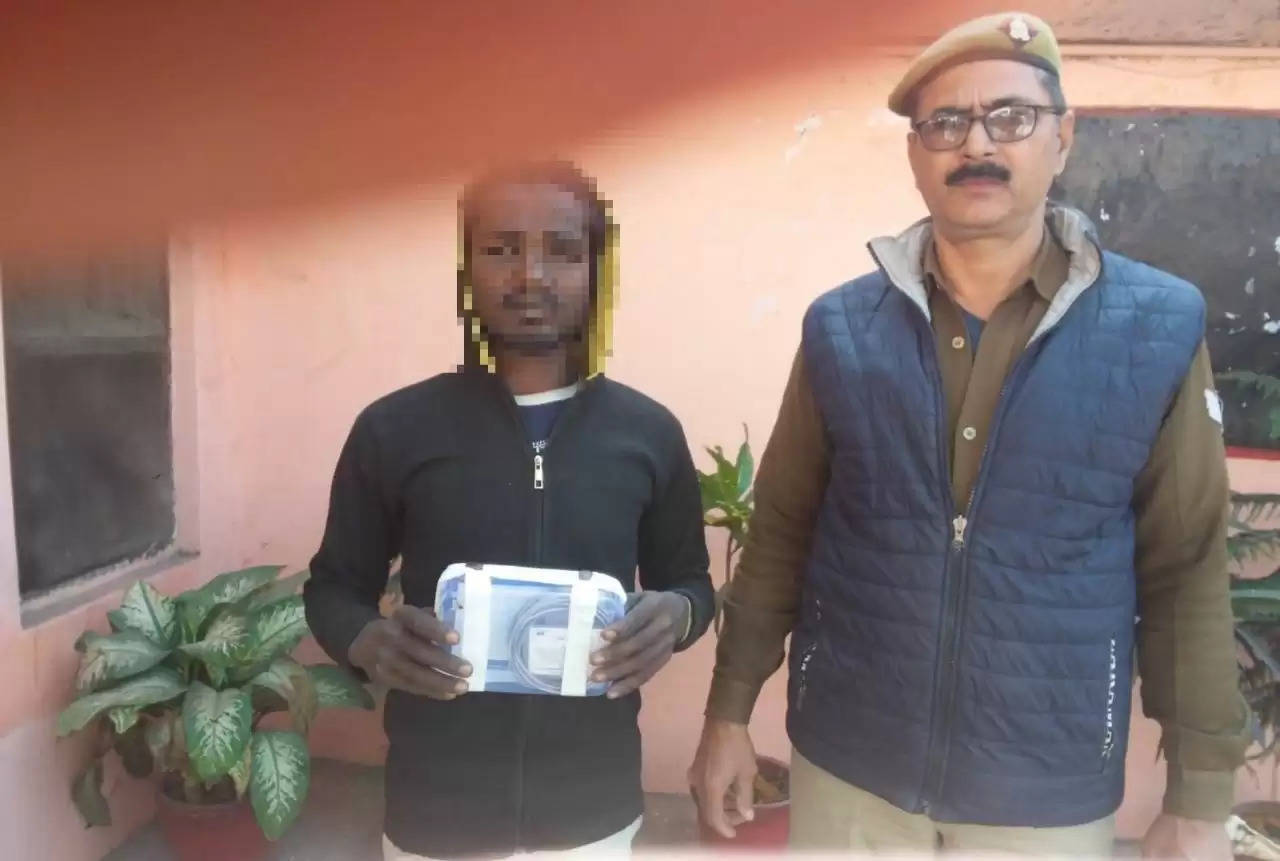 Varanasi News: घर का ताला तोड़कर अन्दर से नकदी व जेवरात चोरी करने वाला अभियुक्त को चौबेपुर पुलिस ने किया गिरफ्तार