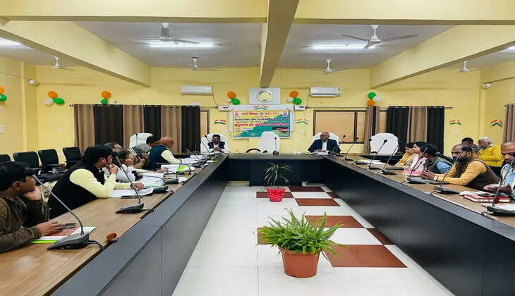 चंदौली डीएम ईशा दुहन के निर्देशानुसार&nbsp; नेशनल मिशन ऑन नेचुरल फार्मिंग योजना, प्राकृतिक खेती के क्रियान्वयन हेतु बैठक संपन्न&nbsp;