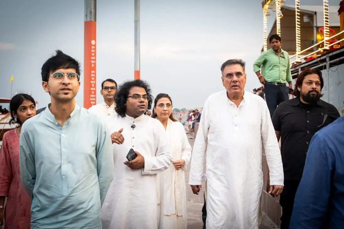 अपने भ्रमण के दौरान अभिनेता ने आदि केशव घाट स्थित प्राचीन मंदिर में दर्शन किए तथा काल भैरव मंदिर (Kal Bhairav Temple) में पूजा-अर्चना की। उन्होंने काशी की धार्मिक परंपराओं, इतिहास और आध्यात्मिक महत्व के बारे में भी जानकारी प्राप्त की।
