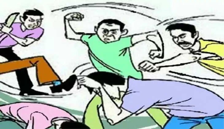 Varanasi News: बकरी चोरी कर भाग रहे चोरों को ग्रामीणों ने दौड़ाकर पकड़ा