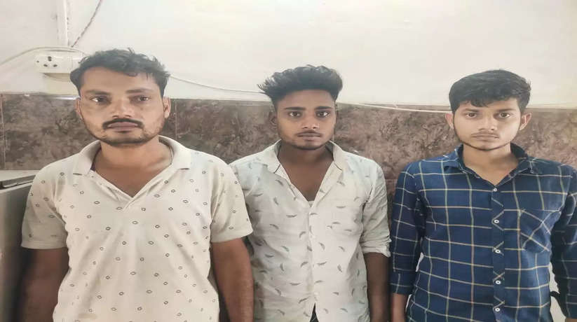 Chandauli News: चन्दौली में अवैध तमंचा व चोरी की तीन बाइक के साथ 3 शातिर चोर गिरफ्तार