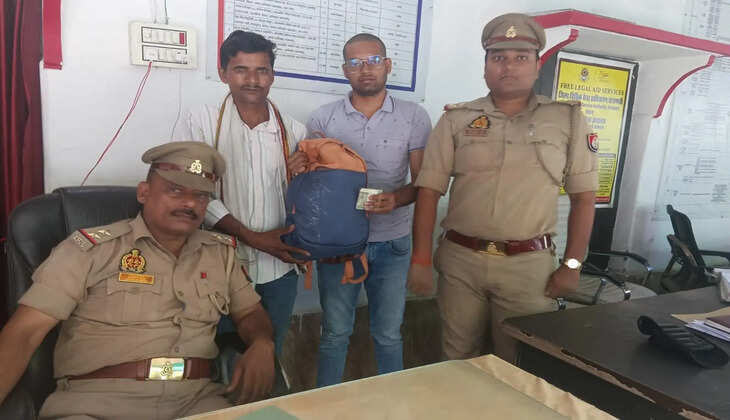 वाराणसी में ईमानदारी की मिसाल, ऑटो चालक ने लौटाया यात्री का बैग