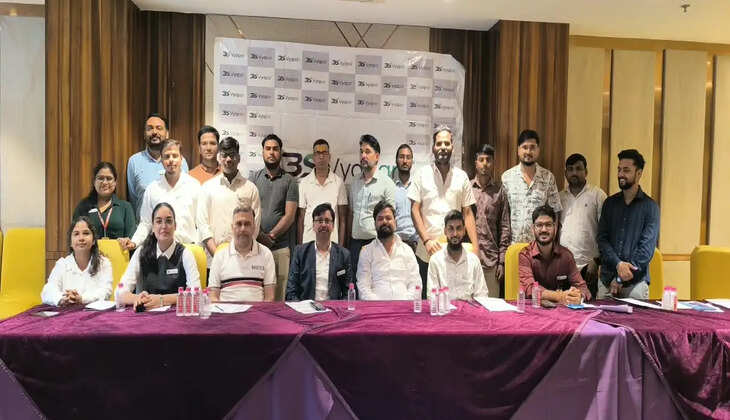 3S Vyapar App Launch के साथ Kashi Chapter की Networking Meeting में दिखा उत्साह, सदस्यों को मिला सम्मान