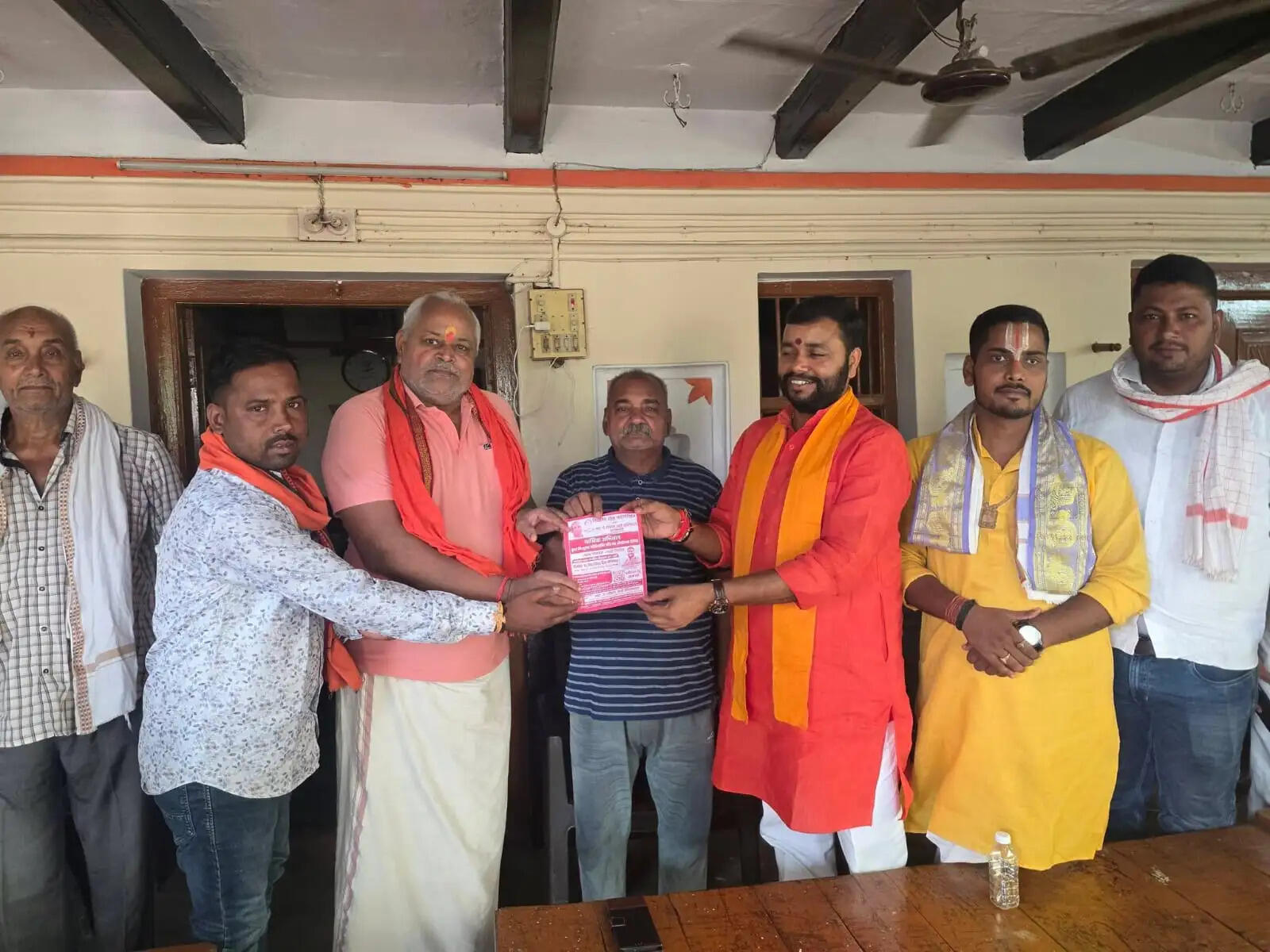 प्रचार वाहन के जरिए न्याय पंचायत क्षेत्र के ग्रामीणों को शिविर की जानकारी दी जाएगी, ताकि अधिक से अधिक जरूरतमंद लोग इसका लाभ उठा सकें। ग्रामीण क्षेत्रों में इस तरह के अभियान से उन लोगों को राहत मिलने की उम्मीद है, जो आर्थिक या अन्य कारणों से समय पर आंखों की जांच और उपचार नहीं करा पाते हैं।