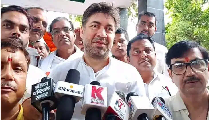 कमलापति त्रिपाठी की जयंती पर बोले ललितेश पति त्रिपाठी- 2027 में बदलाव का इतिहास लिखेगा चंदौली