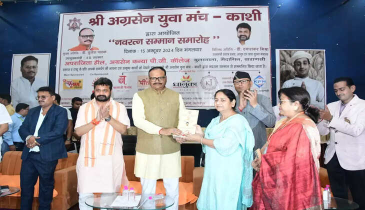 काशी में जय श्री राम उद्घोष के साथ प्रारम्भ हुआ नवरत्न सम्मान समारोह, उपमुख्यमंत्री रहे शामिल