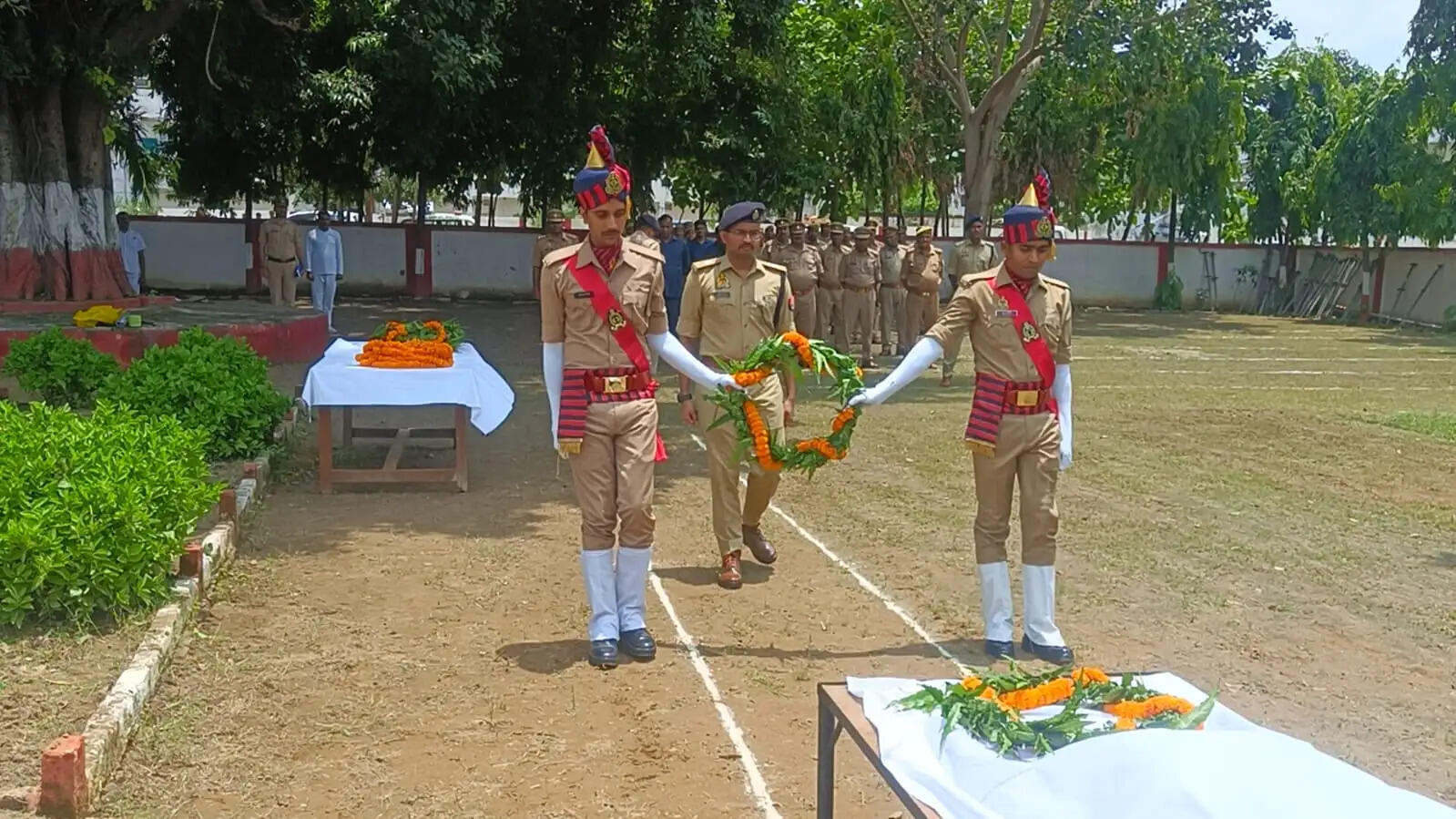 गोरखपुर पुलिस ने बहादुर श्वान ‘उत्लम’ को दी अंतिम विदाई,एसएसपी डॉ. कोस्तुभ ने अर्पित की श्रद्धांजलि