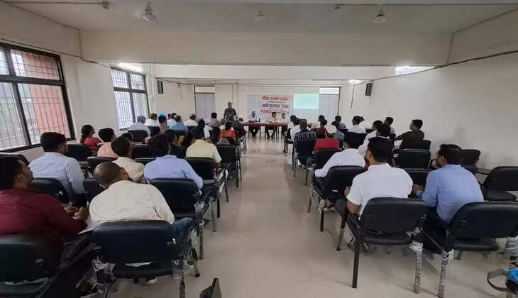 मधुबनी में मिशन परिवार विकास अभियान को लेकर स्वास्थ्य कर्मियों को प्रशिक्षण&nbsp;दिया गया