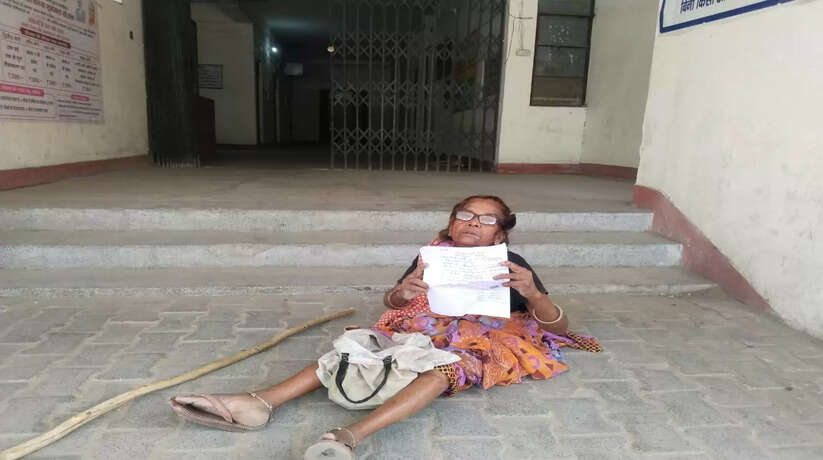 पीड़िता की बेटी नकदी और जेवरात लेकर फरार सीओ से शिकायत