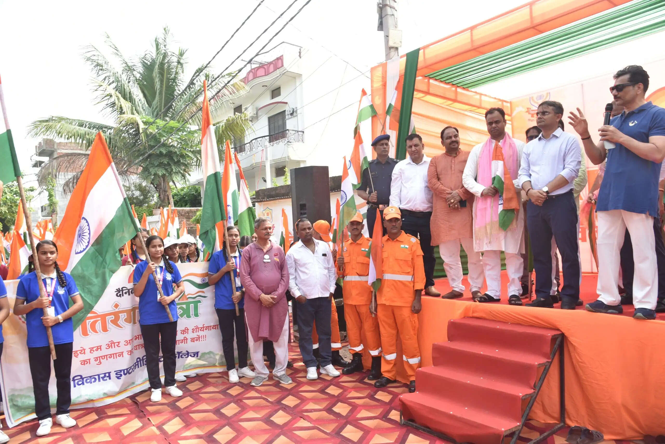 एनडीआरएफ के जवान आपदा और आपातकालीन परिस्थितियों में राहत एवं बचाव कार्यों के लिए अपनी जिम्मेदारी निभाते हैं। तिरंगा यात्रा के माध्यम से जवानों ने राष्ट्र निर्माण, जन-जागरूकता और सामाजिक सहभागिता में सक्रिय योगदान देने की अपनी प्रतिबद्धता भी दोहराई।