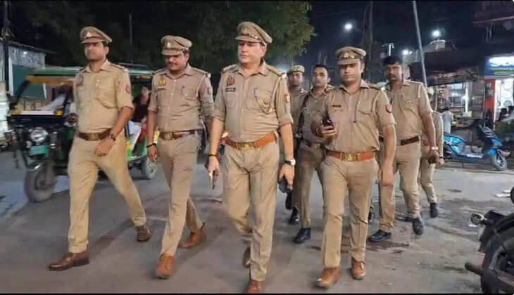 Varanasi News: चेतगंज पुलिस का एक्शन मोड, इंस्पेक्टर विजय शुक्ला की सख्ती से अतिक्रमणकारियों में हड़कंप