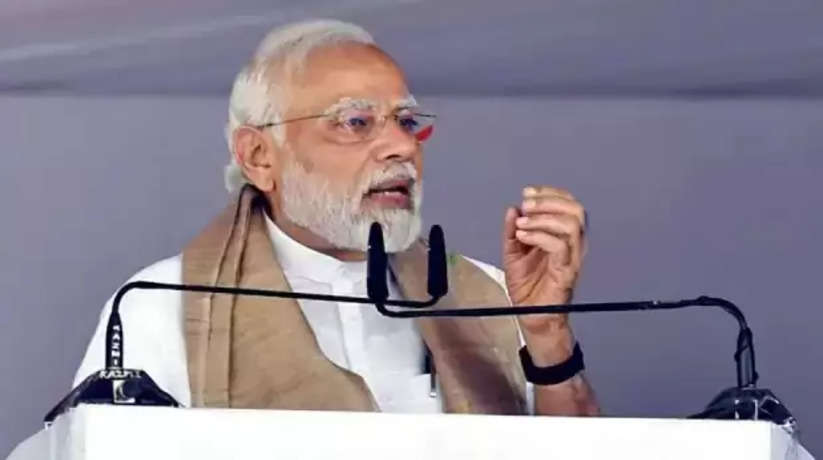 Varanasi News: PM Modi ने एक हजार करोड़ की विभिन्न परियोजनाओं का किया लोकार्पण