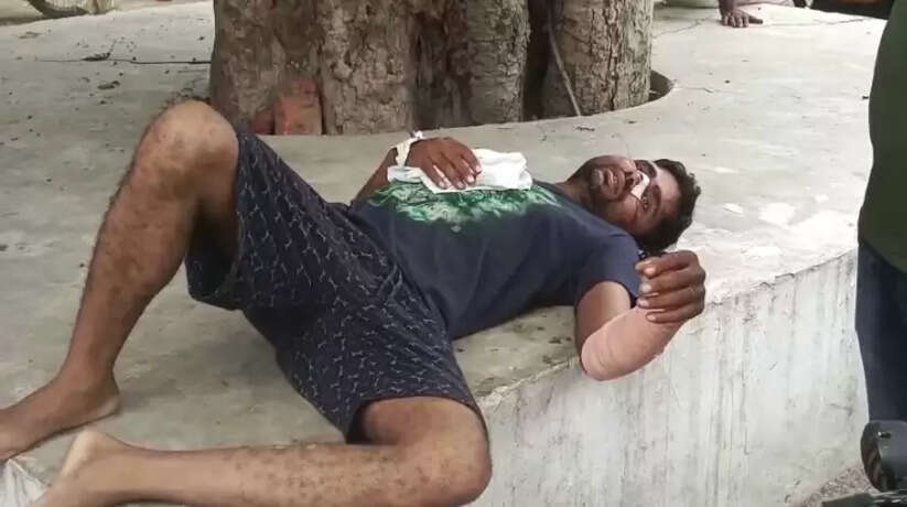 प्रयागराज करछना थाना क्षेत्र के अंतर्गत दबंगों द्वारा एक व्यक्ति को पीट पीट कर किया गया अधमरा शिकायत हुई दर्ज