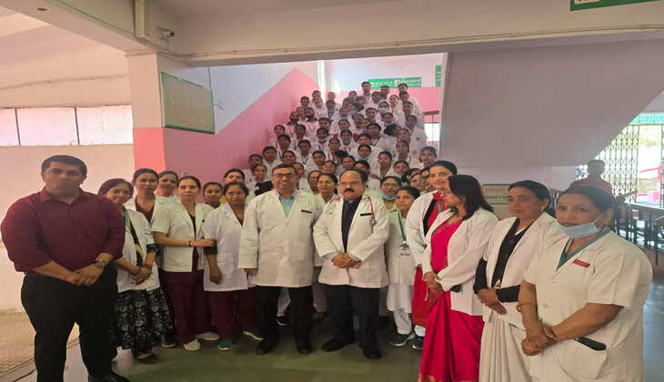 अंतर्राष्ट्रीय महिला दिवस के अवसर पर पीडीडीयू में हुई हीमोग्लोबिन की जाँच तथा सीपीआर पर दिया गया प्रशिक्षण