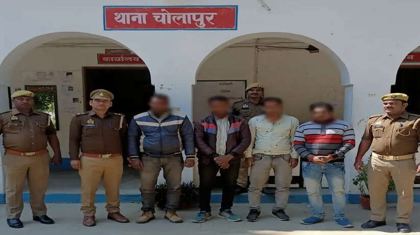 Varanasi News: गैर-इरादतन हत्या के प्रयास मे वांछित 04 नफ़र अभियुक्तगण थाना चोलापुर पुलिस टीम द्वारा गिरफ्तार