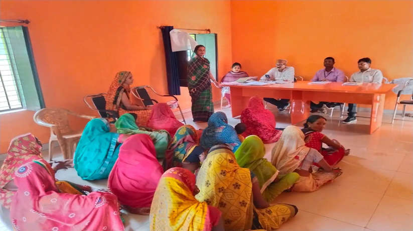 Ayodhya News: बैती कला ग्राम पंचायत में आयोजित हुई महिला स्वयं सहायता समूह की बैठक