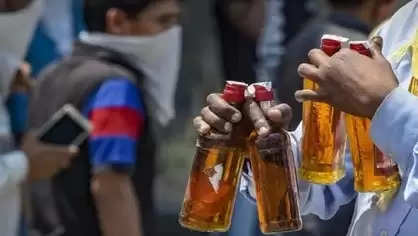 Bihar News: खोदी सड़क, निकली शराब! बिहार में धंधेबाजों ने अपनाया नायाब तरीका