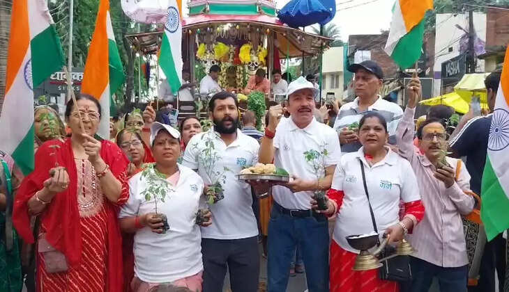 Varanasi News: लोक कल्याण की कामना से नमामि गंगे ने उतारी भगवान जगन्नाथ की आरती,&nbsp;रथयात्रा मेले में जगाई स्वच्छता की अलख