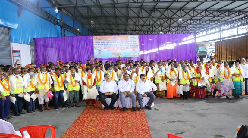 आईजीएल संस्थान द्वारा चलाया गया सामूहिक स्वच्छता अभियान व अंग वस्त्र सम्मान समारोह