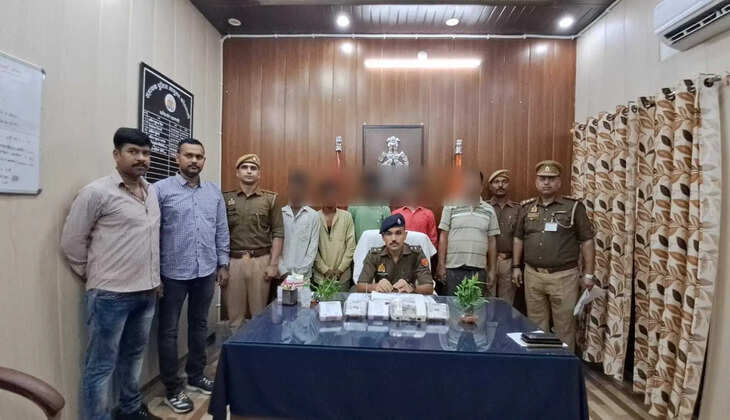 हरे कृष्ण ज्वैर्लस के कर्मचारी से सोने, चाँदी, हीरे के आभषण चोरी करने वाले 03 शातिर चोरों को व आभूषण को क्रय करने वाले 02 अभियुक्त (स्वर्णकार) को मात्र 