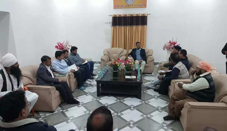 Varanasi News: जिलाधिकारी ने रविदास मेले&nbsp;को लेकर किया बैठक