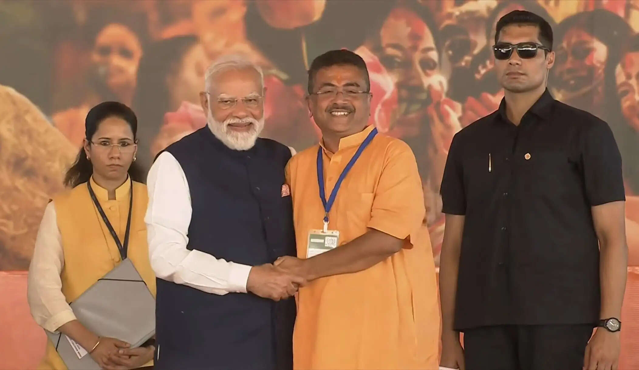 बंगाल में BJP सरकार, सुवेंदु अधिकारी ने ली मुख्यमंत्री पद की शपथ