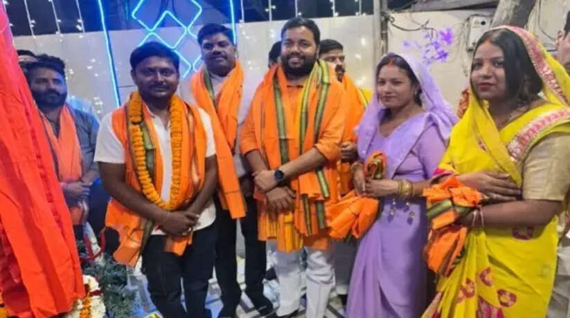 वाराणसी: बिर्दोपुर स्थित तड़वावीर बाबा मंदिर में वार्षिक श्रृंगार पर उमड़ा आस्था का सैलाब