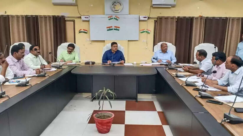 Chandauli News: चन्दौली में जिलाधिकारी की अध्यक्षता में भूमि अधिग्रहण एवं कार्यों की प्रगति को लेकर बैठक सम्पन्न