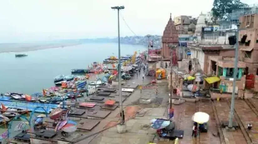 Weather Update: वाराणसी में देर रात तेज आंधी-बारिश से मौसम हुआ सुहाना